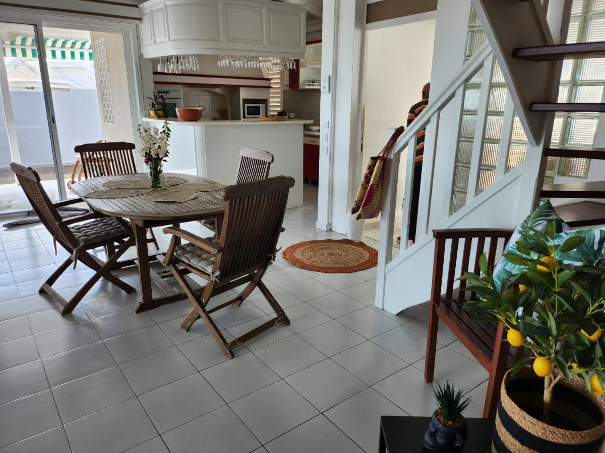 VILLA 6-10 PERS, VUE MER, Piscine Privée, PLAGE A PIEDS Le Gosier  Exterior foto