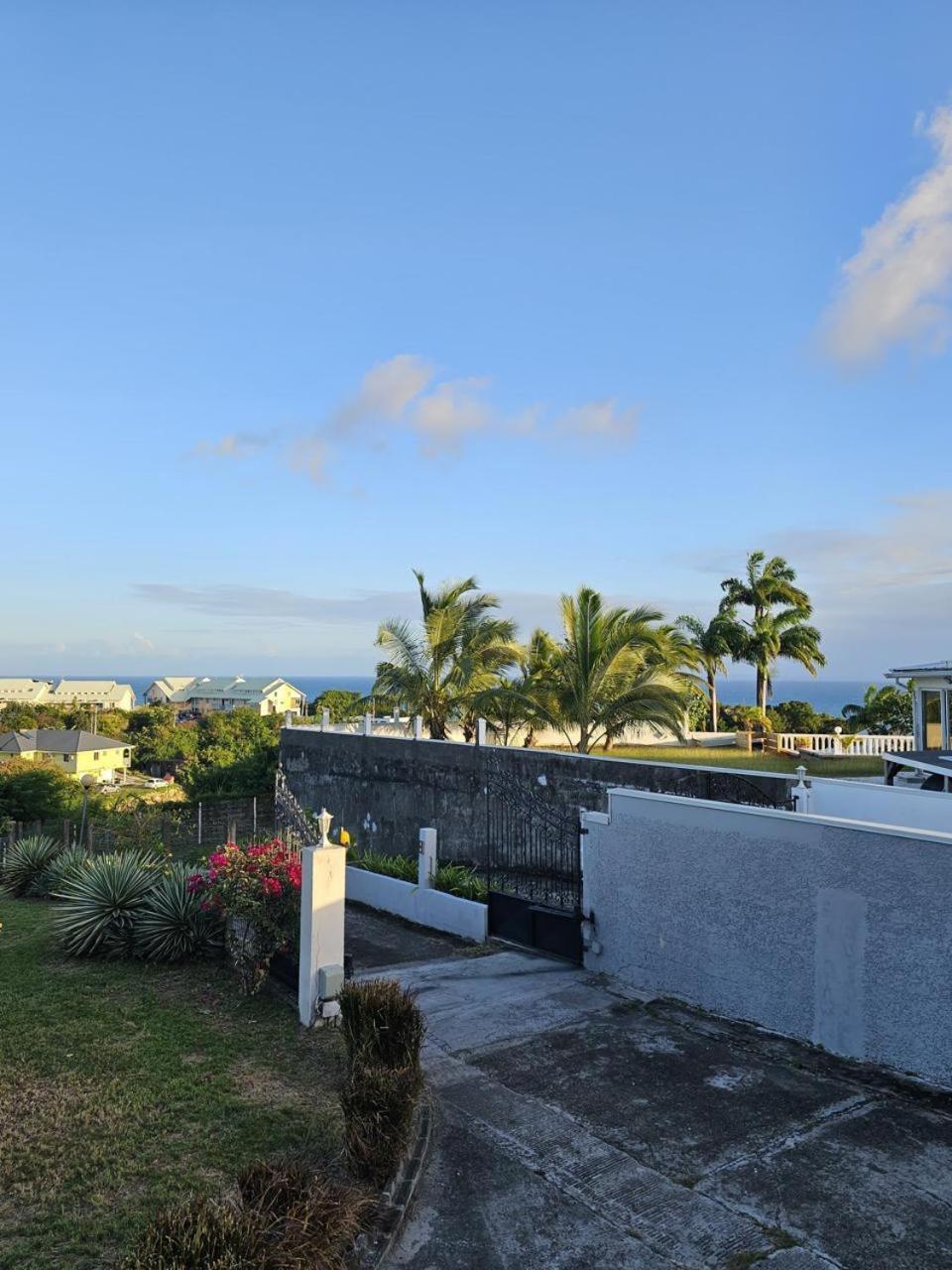 VILLA 6-10 PERS, VUE MER, Piscine Privée, PLAGE A PIEDS Le Gosier  Exterior foto